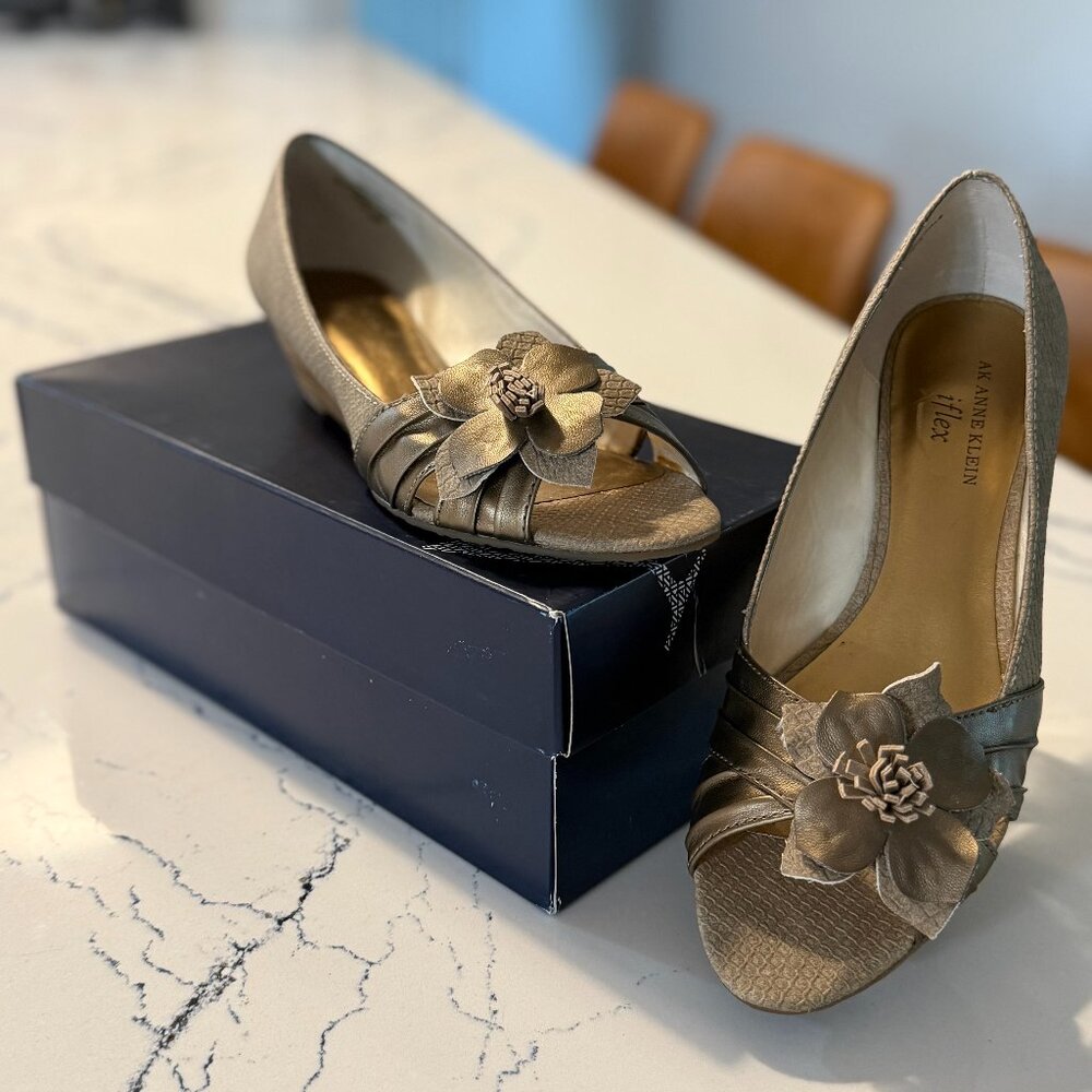 Anne Klein Boone Peep-Toe Wedge | 60156928-3YE | Women's 8.5 | Metallic Bronze